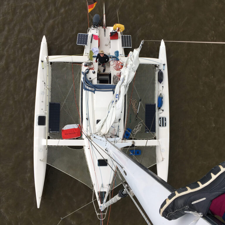 Über sich hinauswachsen: Der Mast wird erklommen