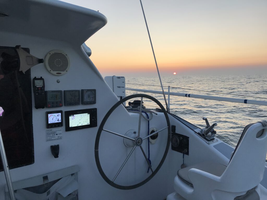 STB Fahrstand mit vernetzten Instrumenten bei Sonnenaufgang